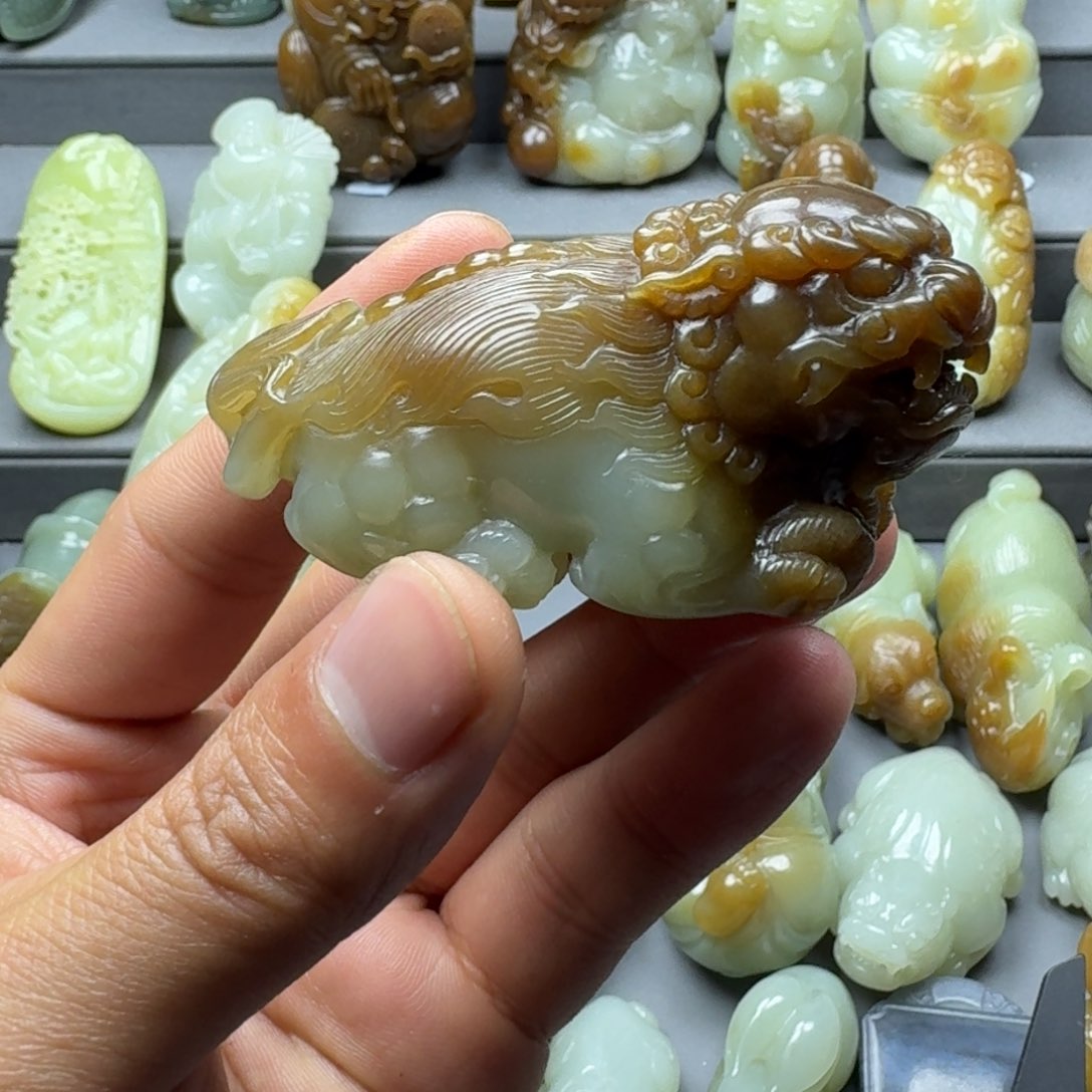 和田玉把件未镶嵌日**金