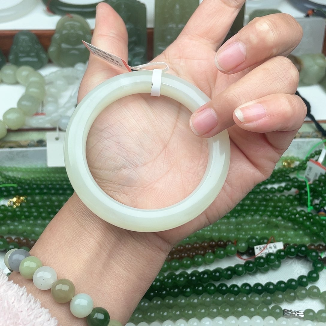 和田玉手镯未镶嵌