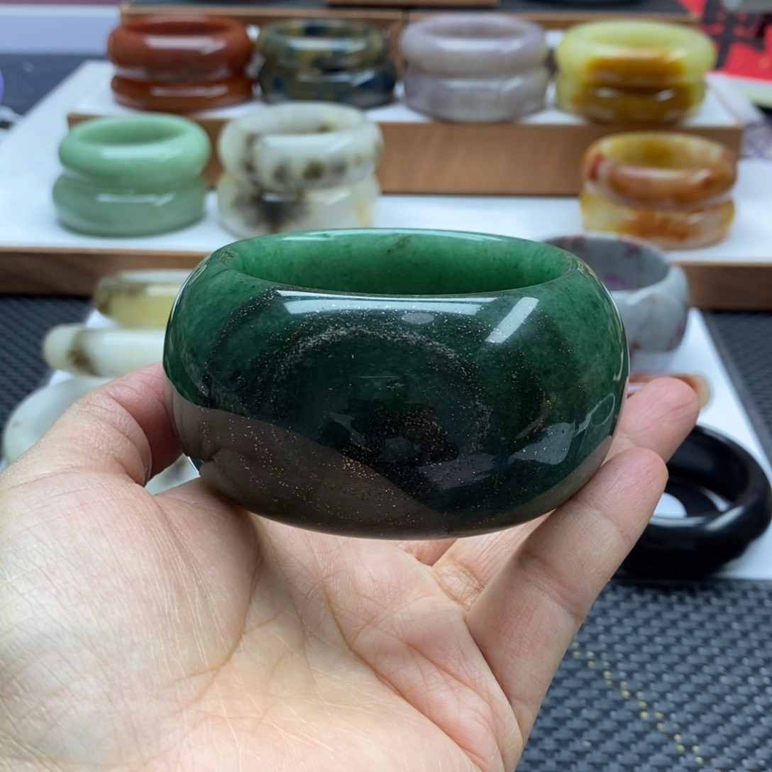 石英质玉手镯未镶嵌l****熊