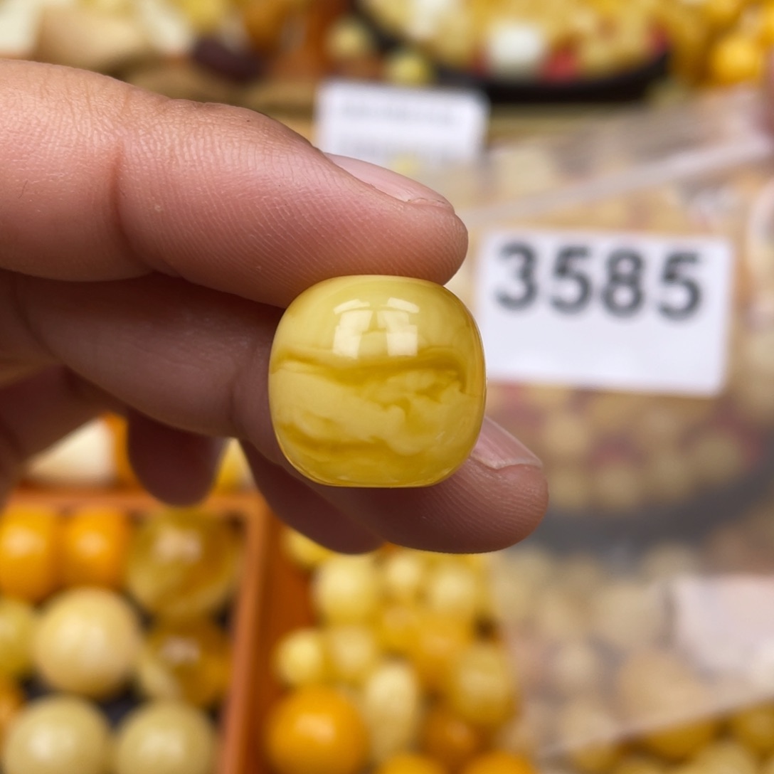 琥珀珠宝奇石未镶嵌16.3x15.4