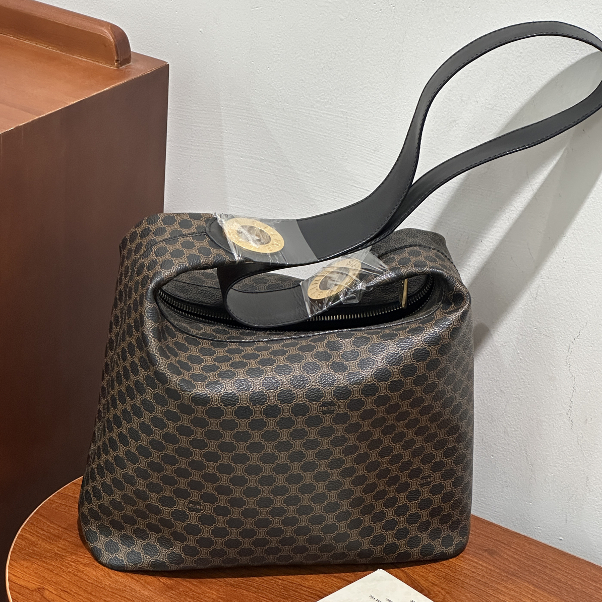 95新 Celine/思琳 大金环黑花托特单肩斜挎包