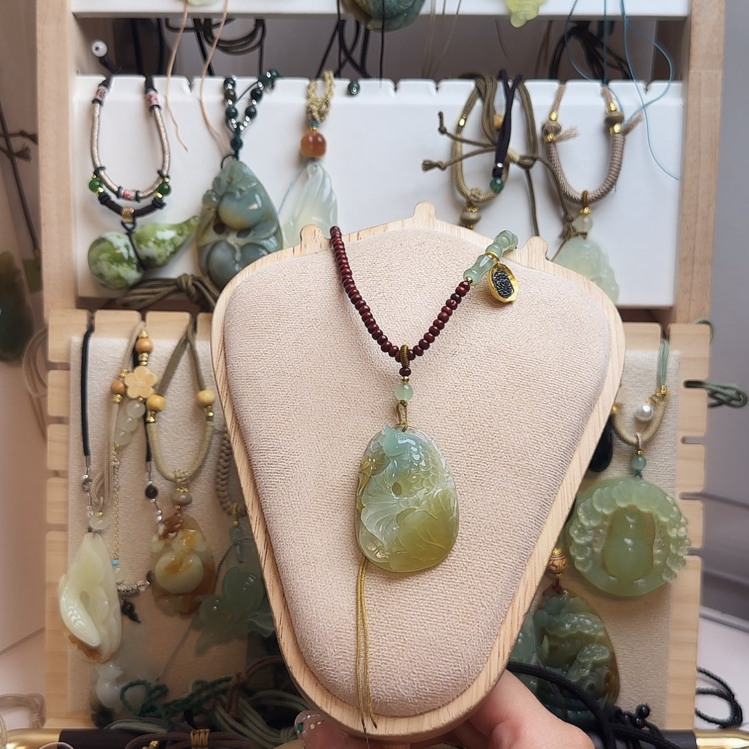 蛇纹石玉合金颈饰