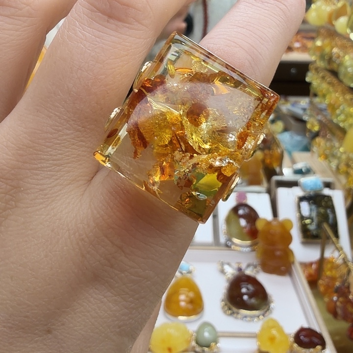 琥珀未镶嵌珠宝奇石