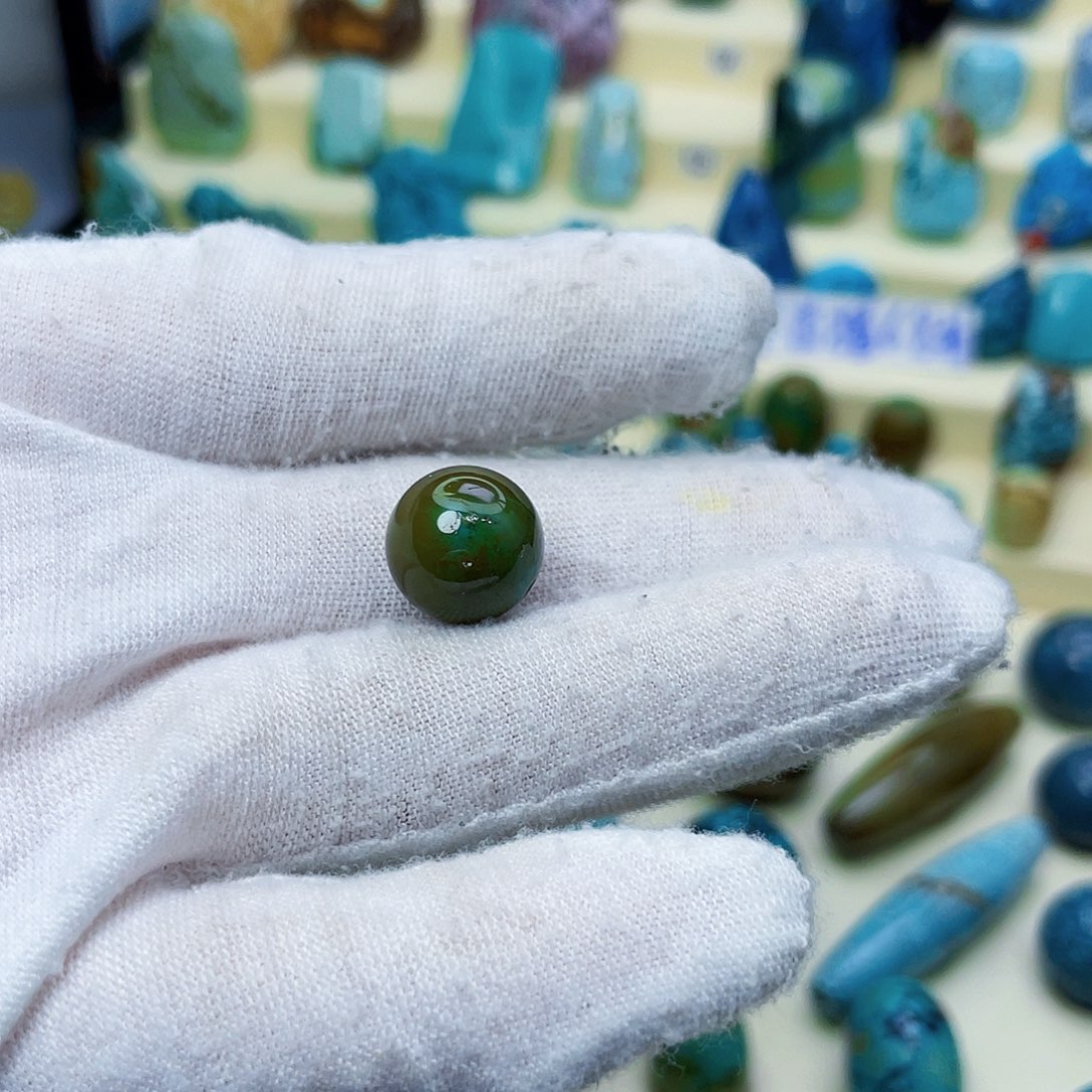 绿松石颈饰未镶嵌