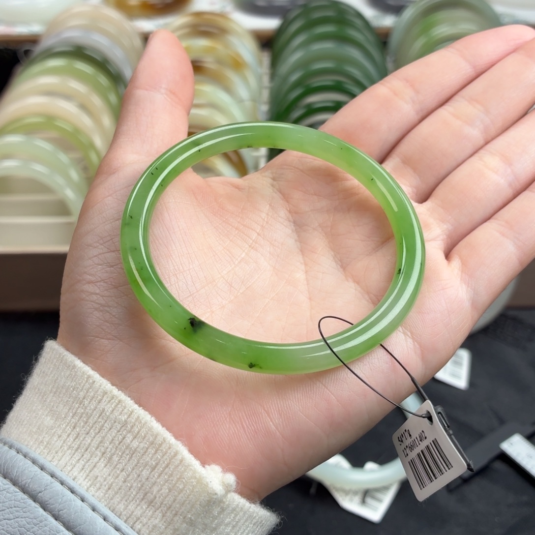 和田玉未镶嵌手镯-冰底嫩果绿细圆条19