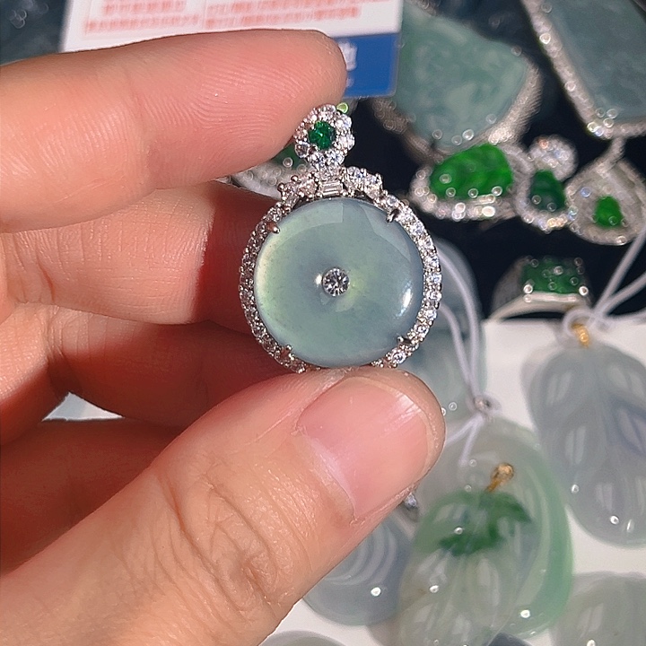 翡翠颈饰未镶嵌55667889900,