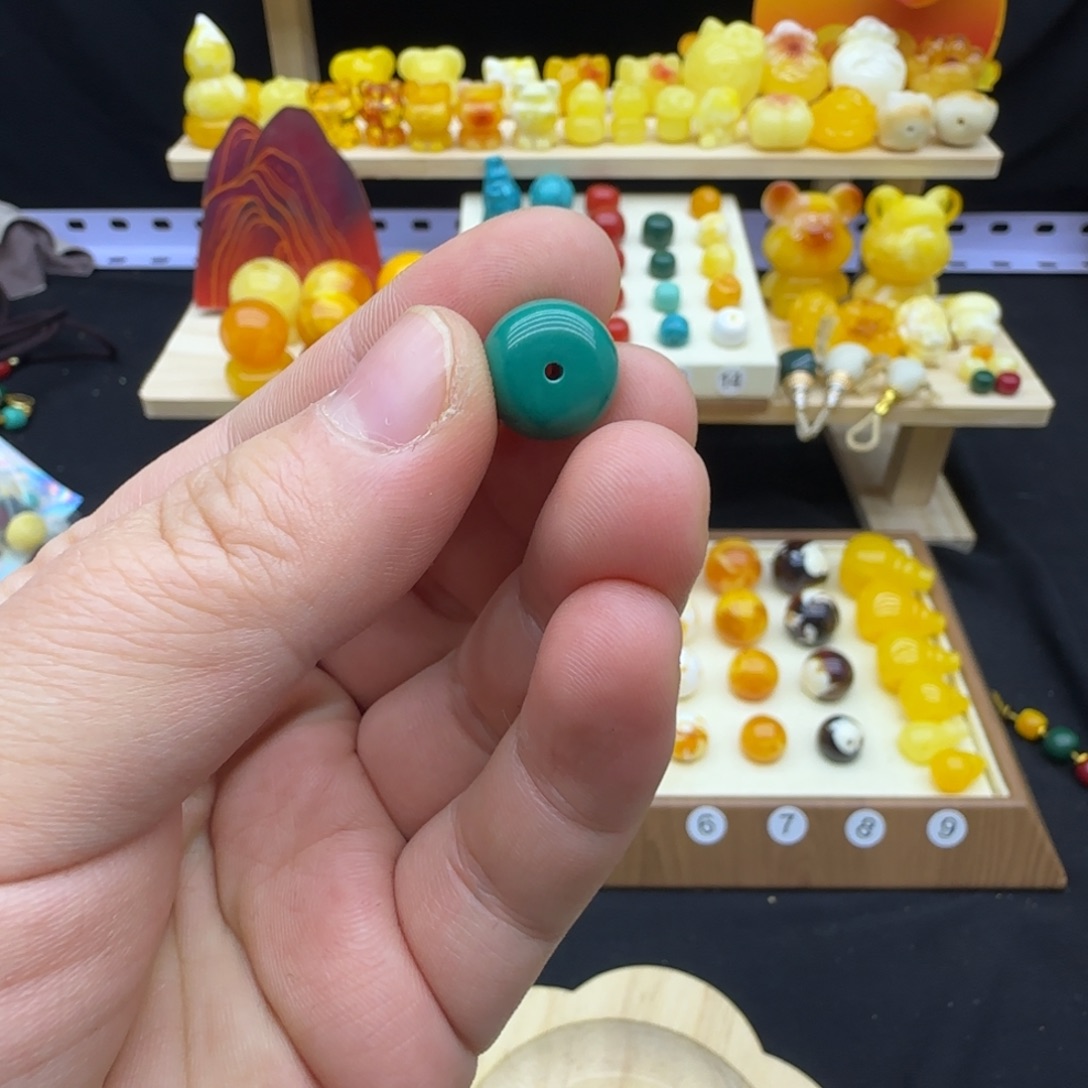 琥珀未镶嵌裸石配饰