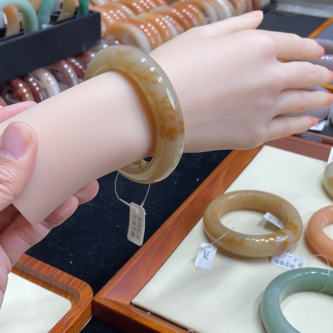 石英质玉手镯未镶嵌邝*姐