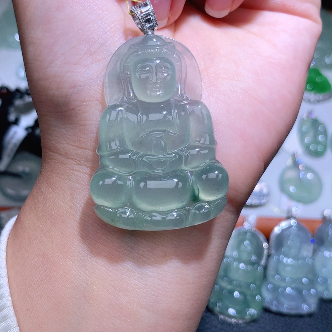 翡翠18K金镶嵌颈饰观音