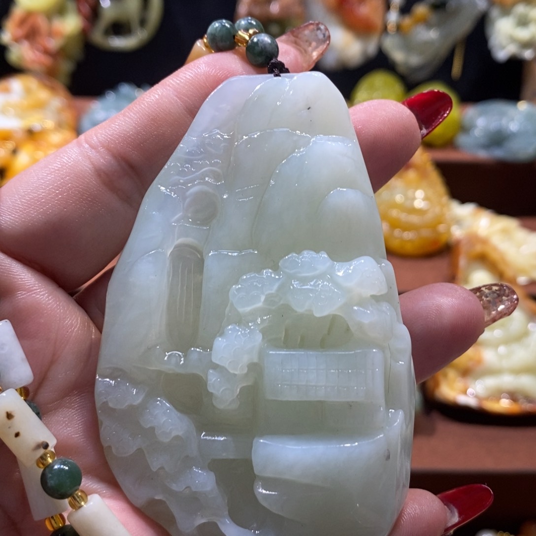 蛇纹石玉颈饰未镶嵌