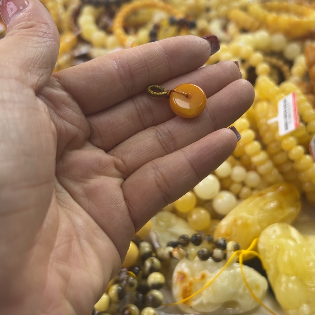 琥珀珠宝奇石未镶嵌