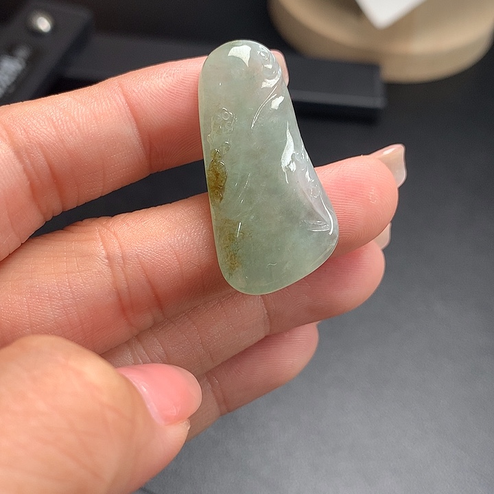 翡翠未镶嵌颈饰悟道