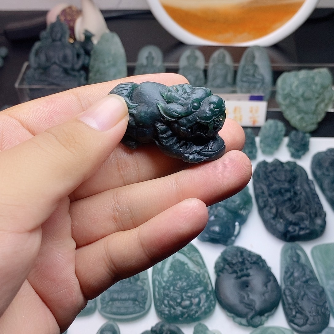 定制翡翠未镶嵌貔貅