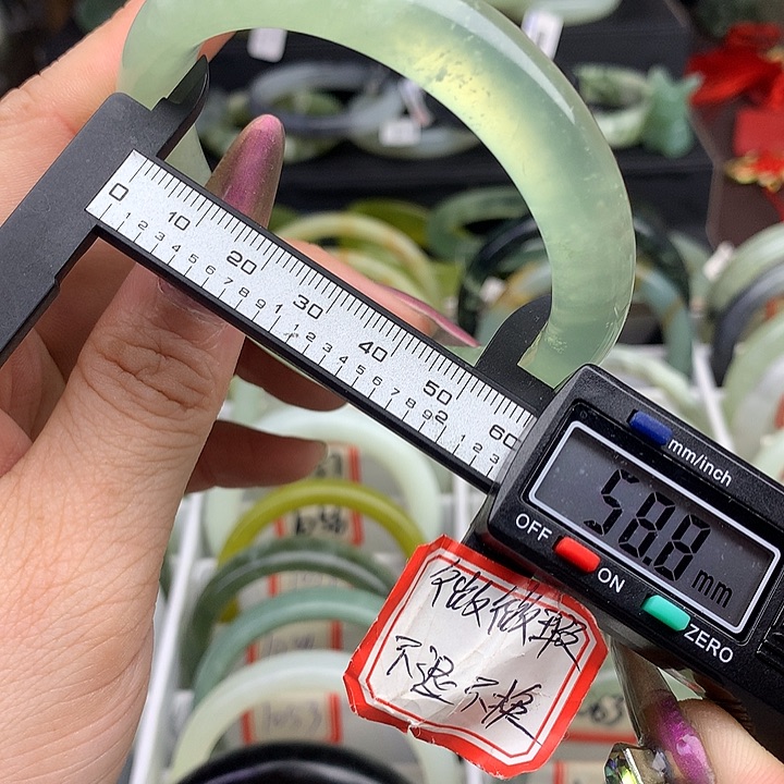 蛇纹石玉手镯未镶嵌1068