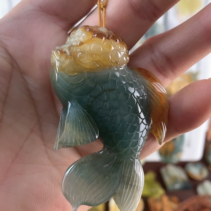 蛇纹石玉颈饰合金