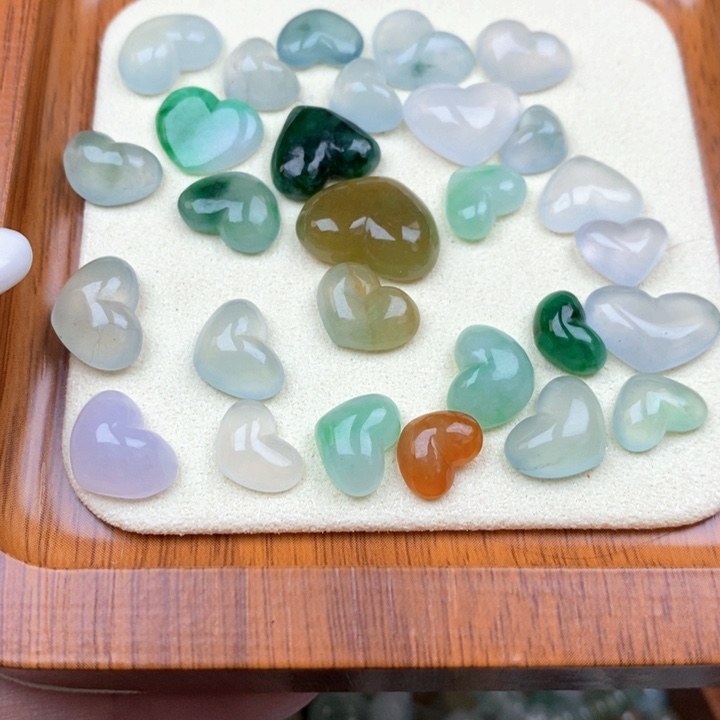 翡翠散珠爱心1个可挑