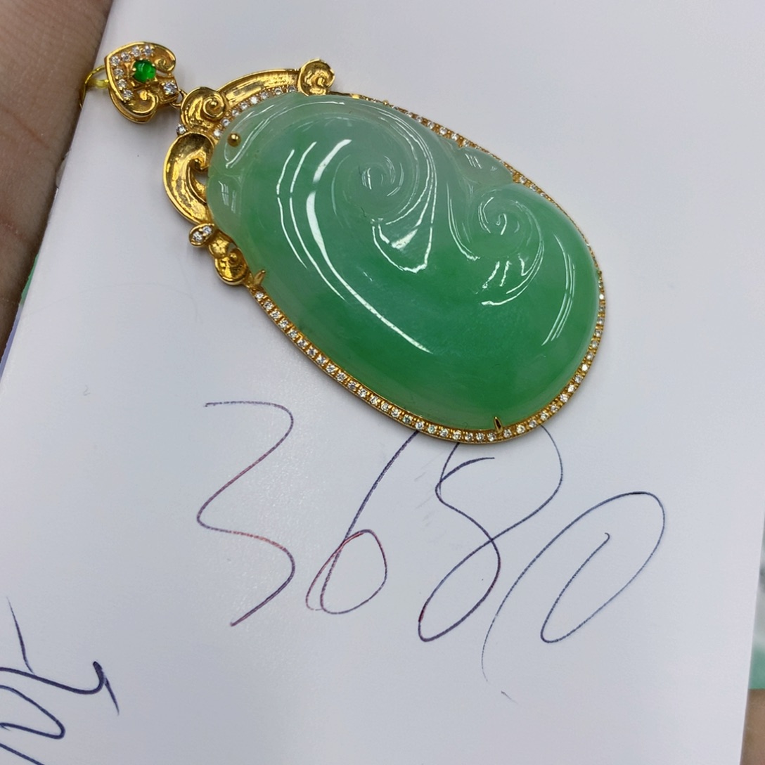 翡翠颈饰18K金镶嵌慕*翡翠
