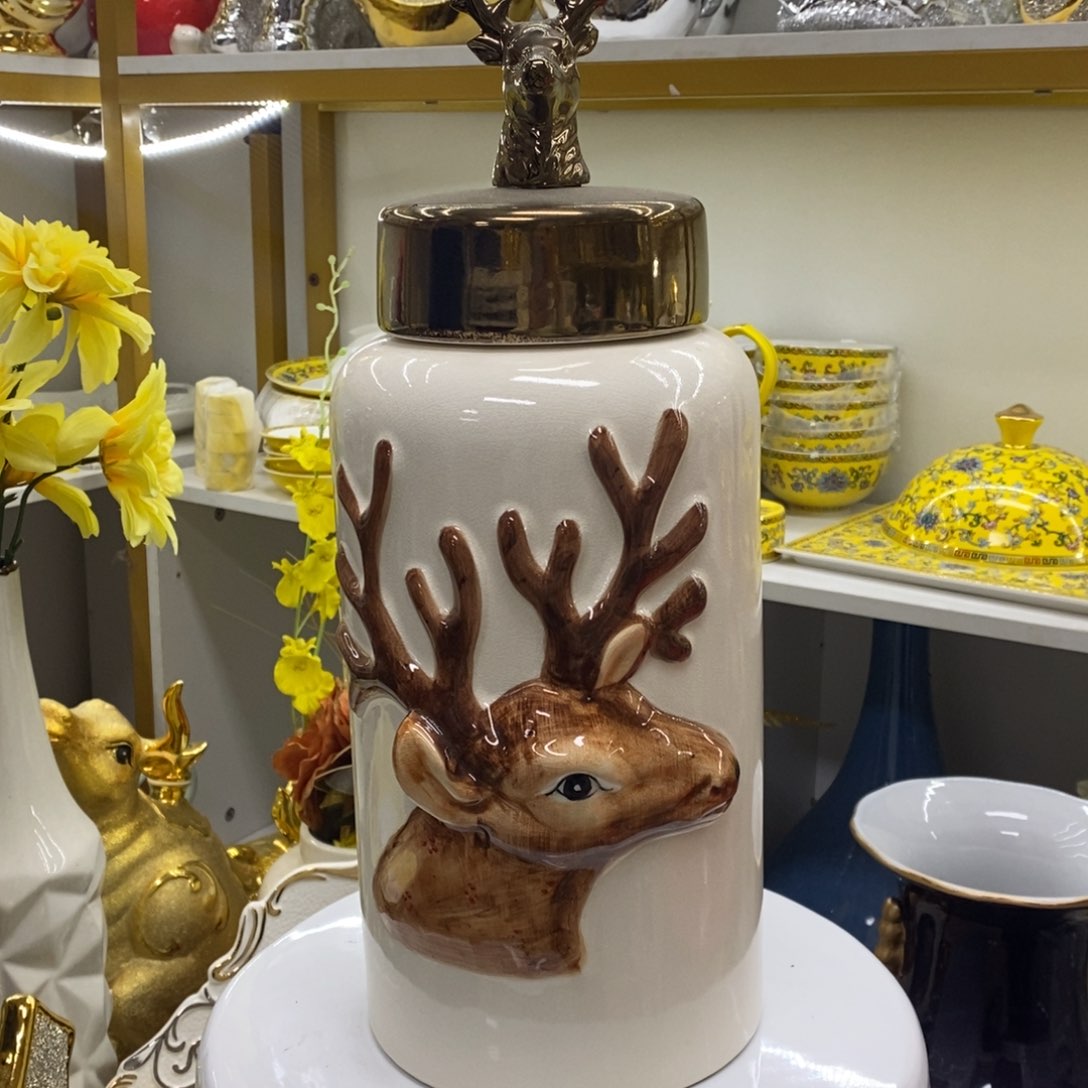 摆件陶瓷材料摆件花瓶