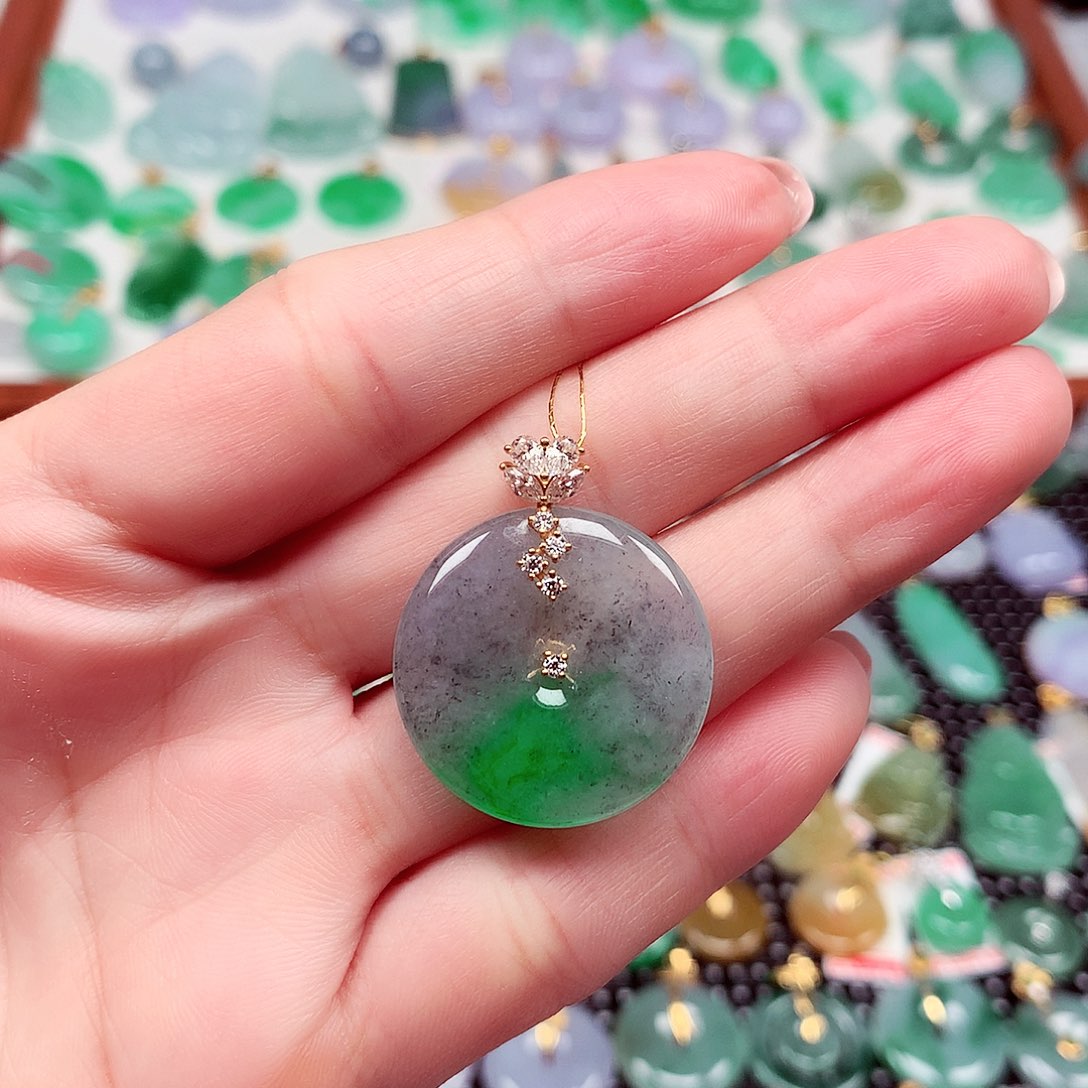 翡翠18K金镶嵌颈饰