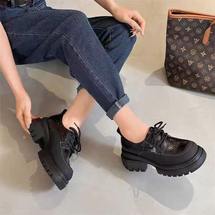 C4827 黑色  时尚粗跟圆头深口女士乐福鞋