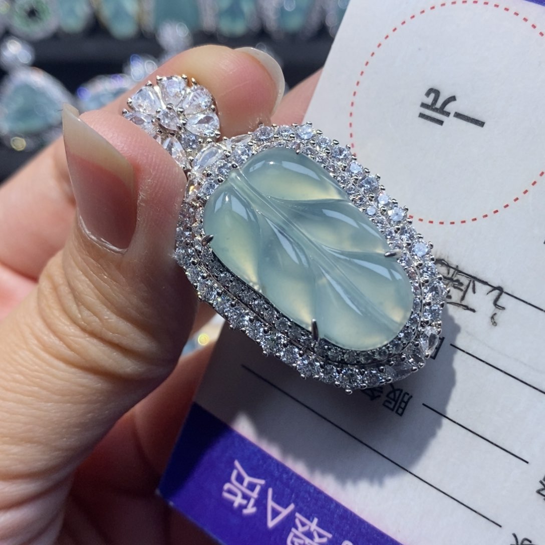 翡翠颈饰未镶嵌翡翠