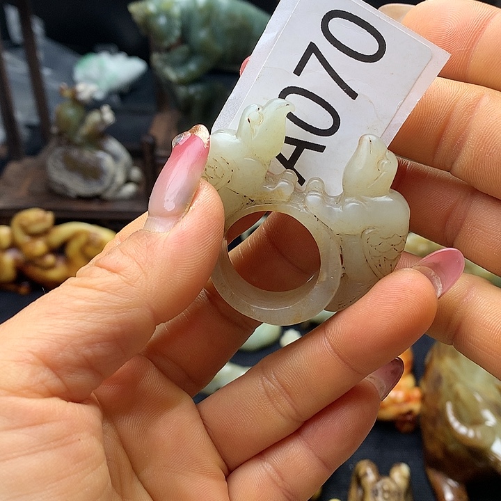 和田玉未镶嵌车挂