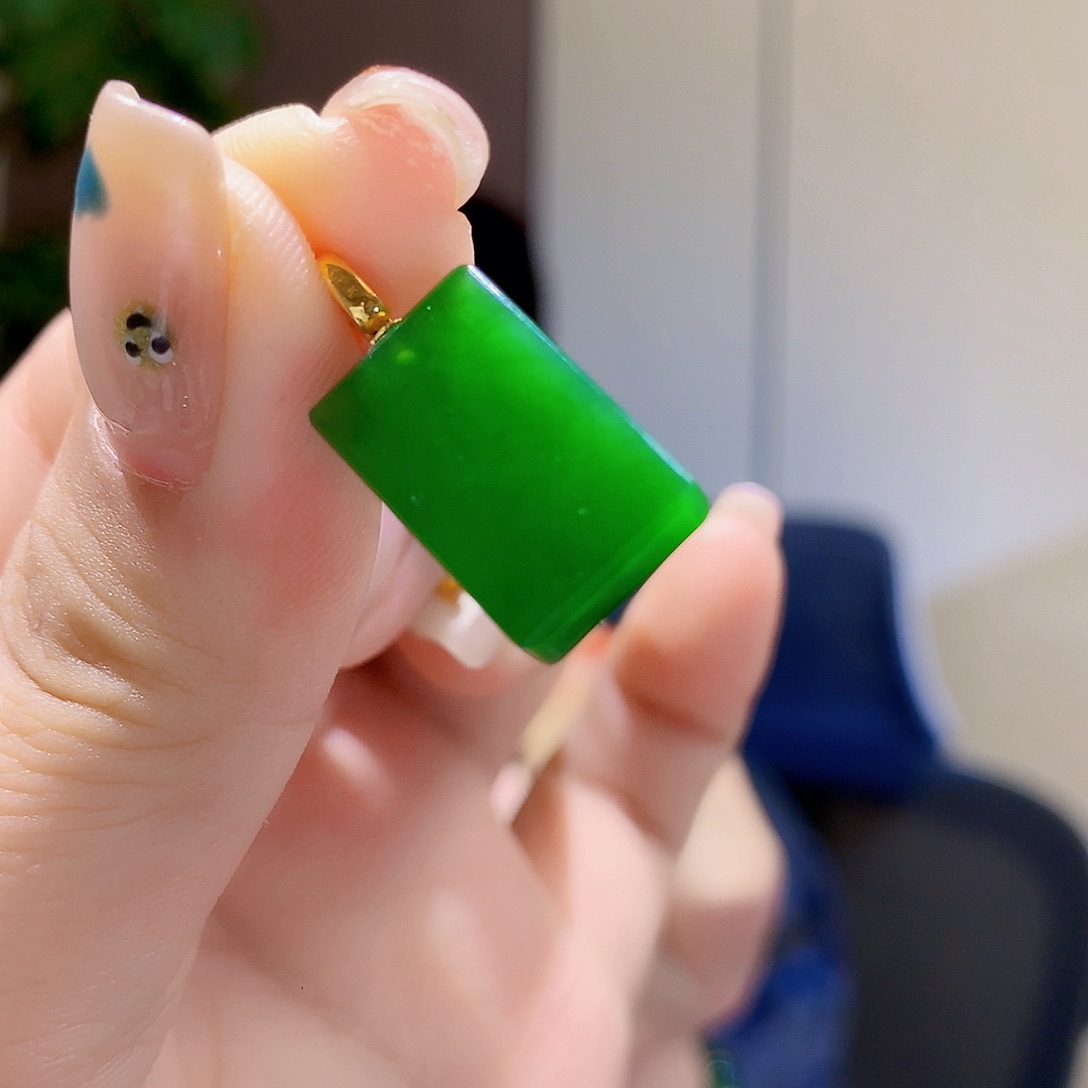 和田玉（碧玉）18K金镶嵌颈饰