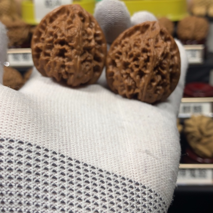 文玩核桃把件野牛40