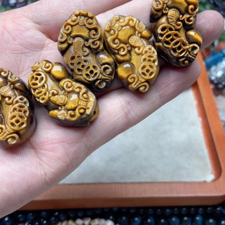 玛瑙/玉髓合金珠宝半成品一个虎眼貔貅吊坠
