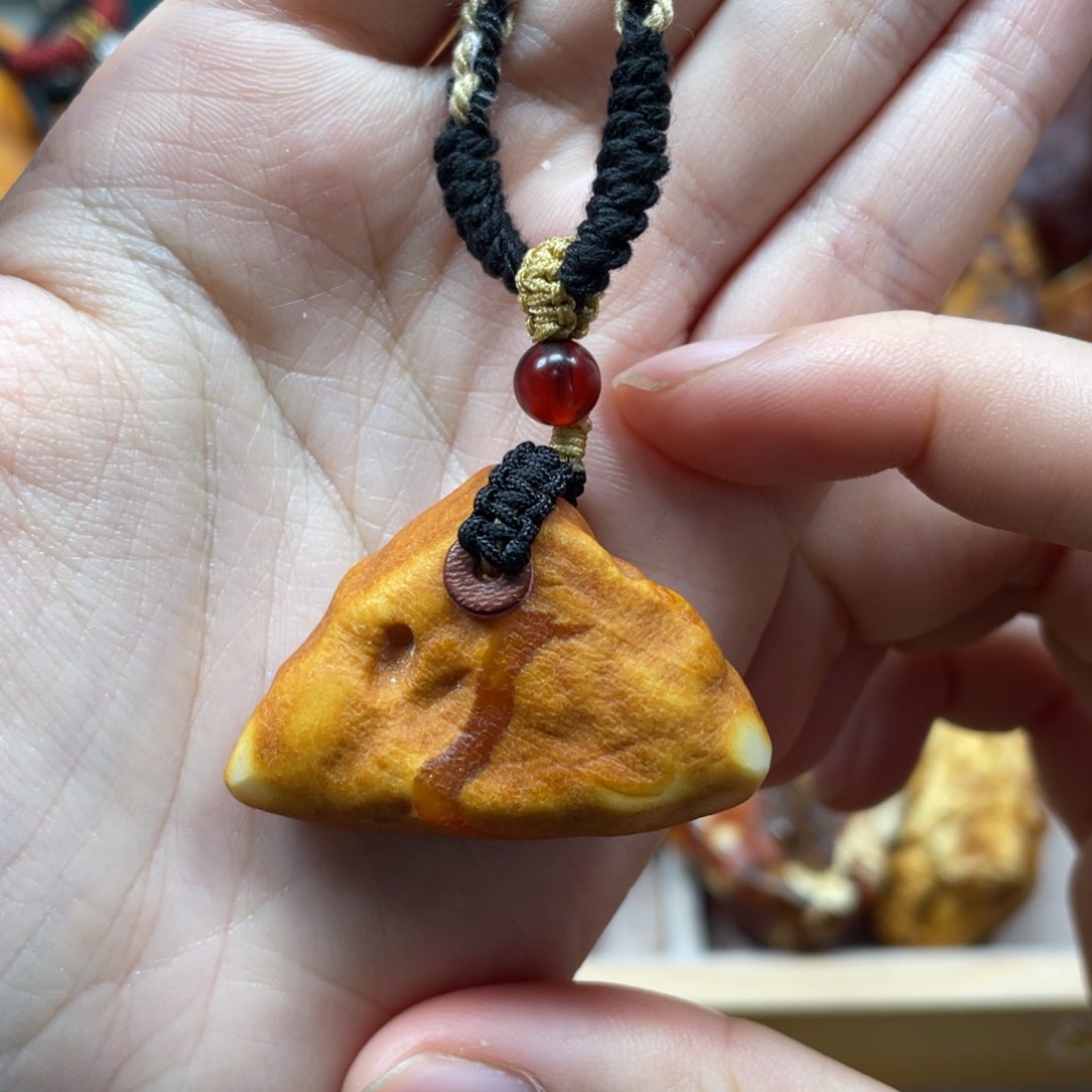 琥珀珠宝奇石未镶嵌