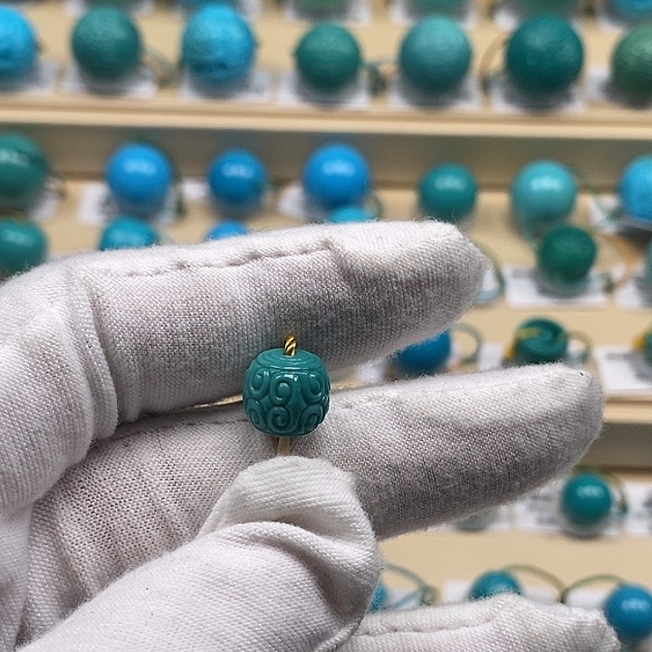 绿松石未镶嵌颈饰