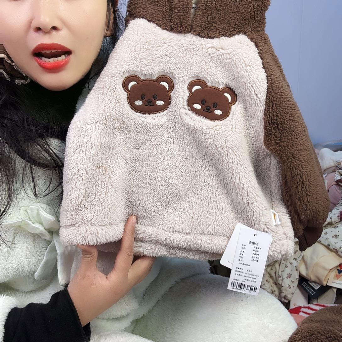 两个小熊绒绒衣73码