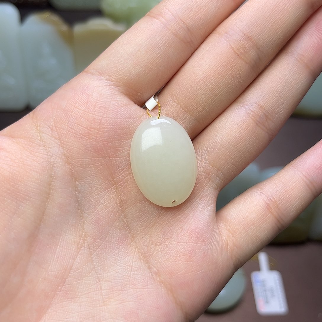 和田玉未镶嵌颈饰梁**女