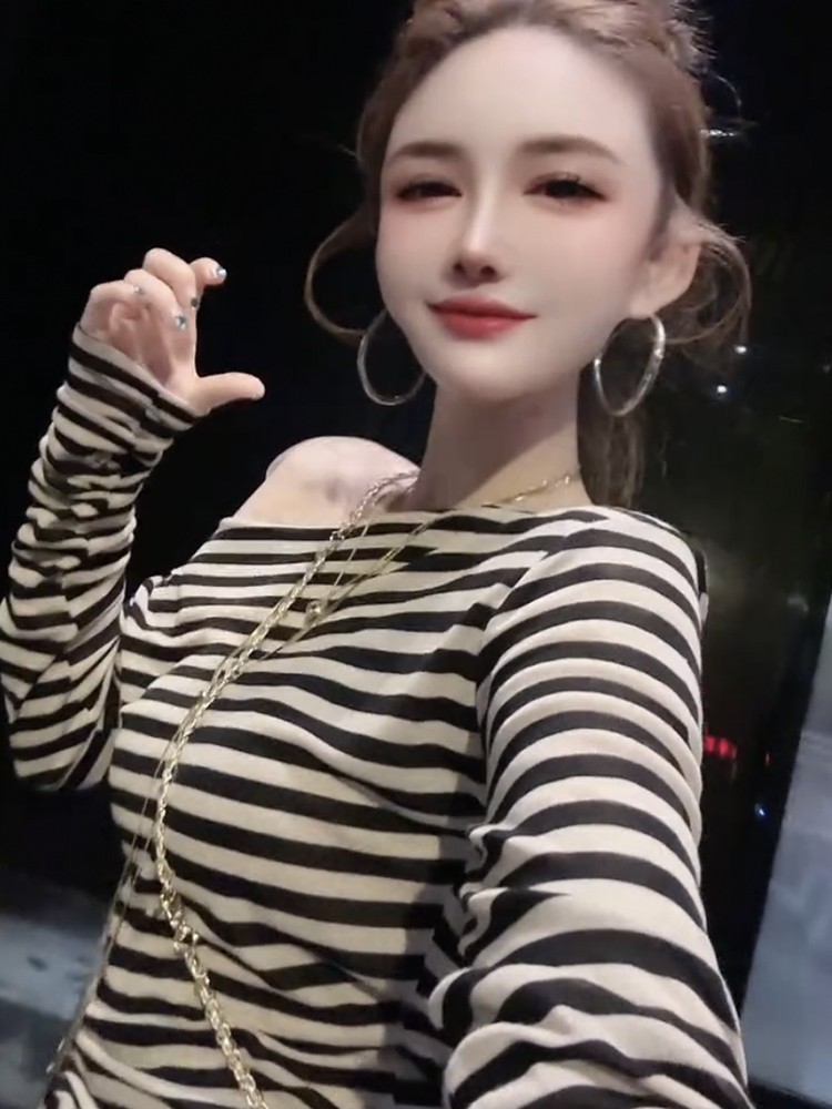 今年流行夏季新款爆款韩系时尚辣妹斜肩条纹长袖T恤女初秋薄上衣