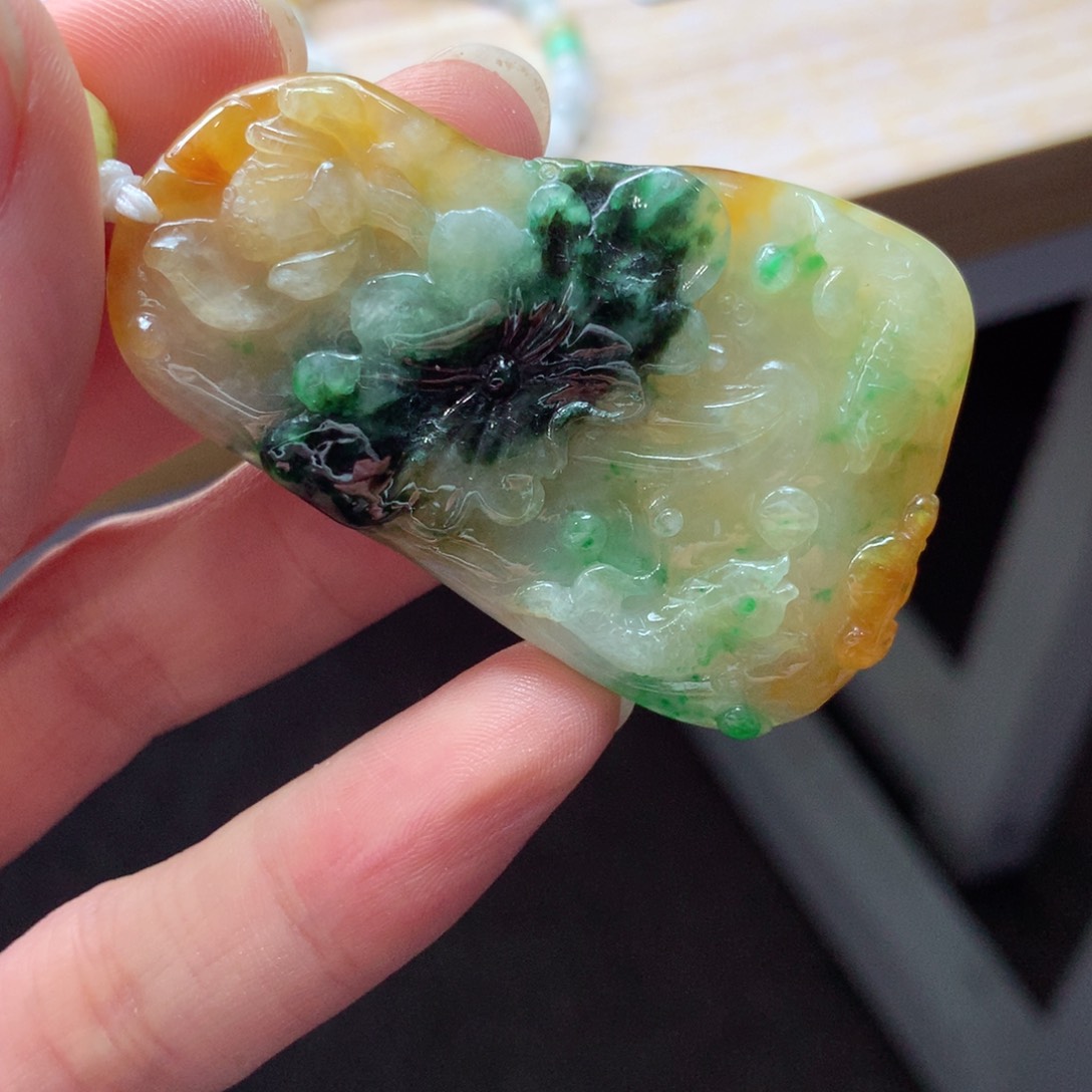 翡翠未镶嵌颈饰吊坠