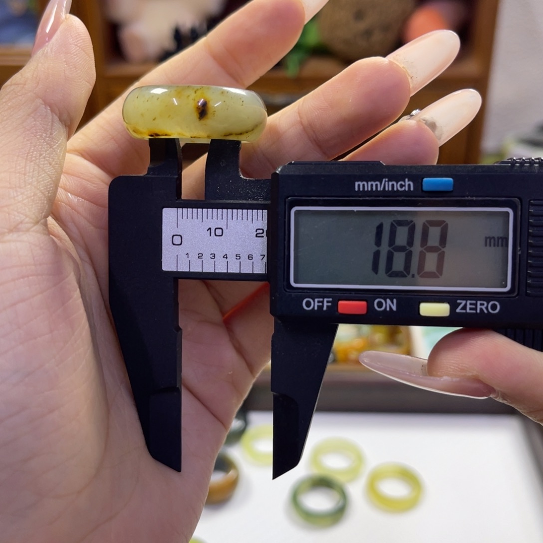 蛇纹石玉未镶嵌手镯148