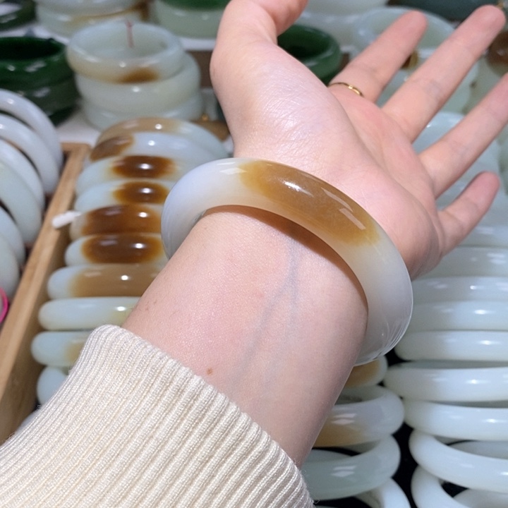 和田玉手镯未镶嵌糖白镯55