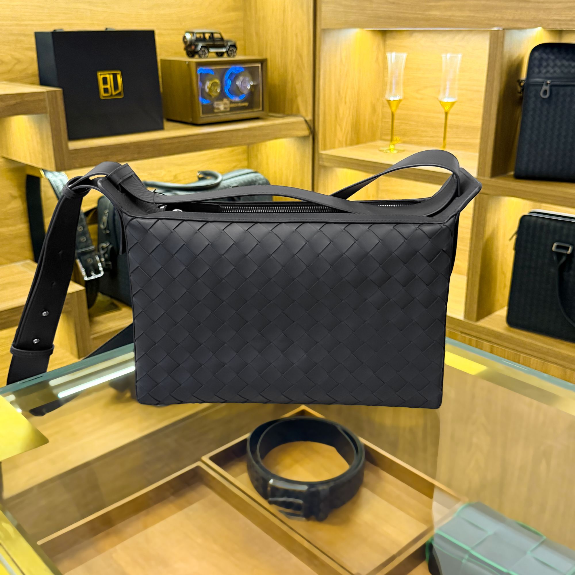 BV头层胎牛皮纯手工编织手提包通勤大容量单肩斜挎包通勤饭盒包