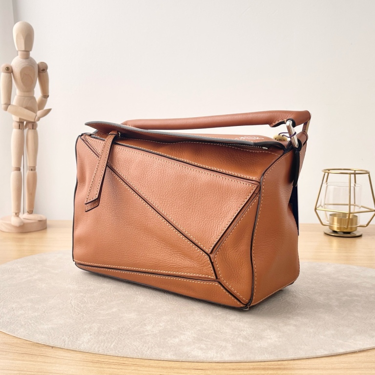 95新 LOEWE/罗意威 【九筒奢品】Puzzle /单肩包/0678