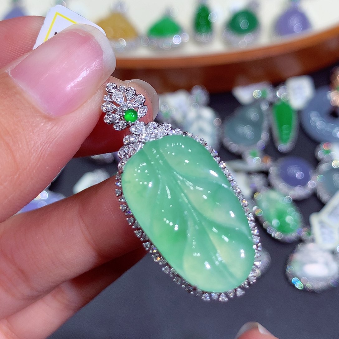 翡翠吊坠(不含链)18K金镶嵌