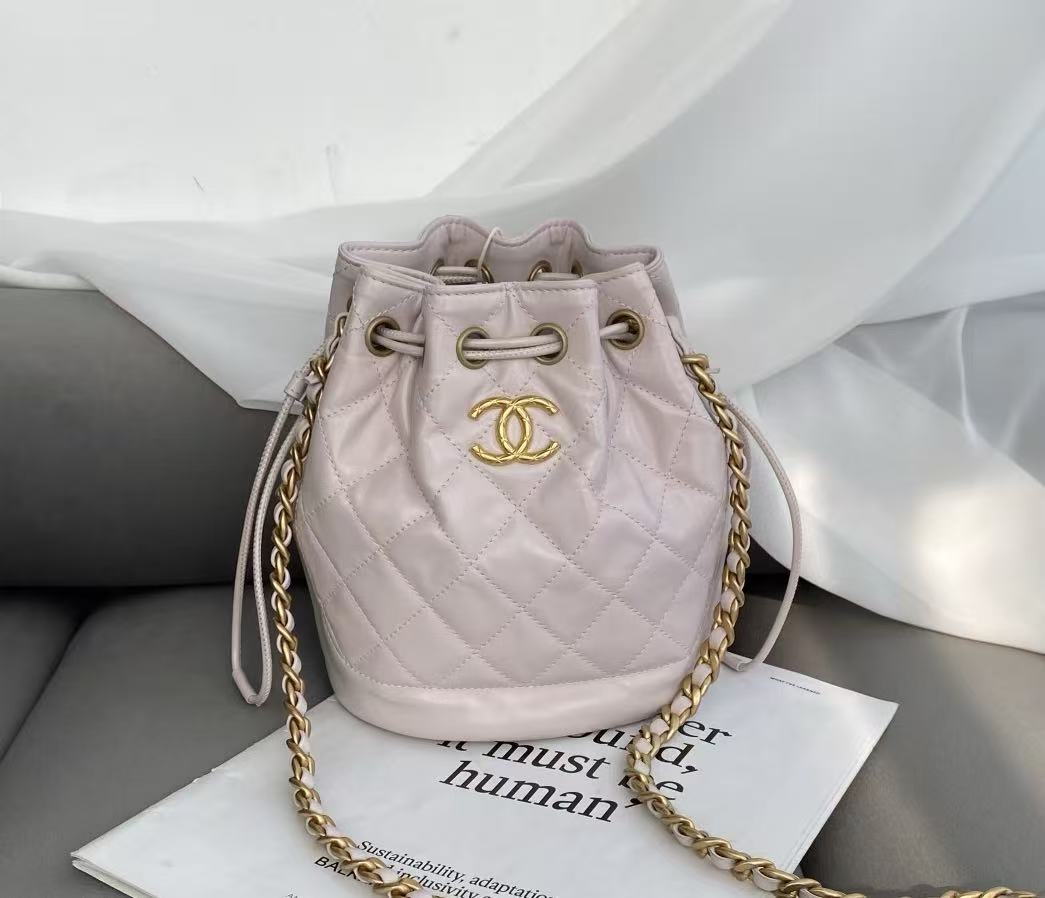 99新 Chanel/香奈儿 多多奢品/香奈儿21B淡紫色抽绳水桶包/99新