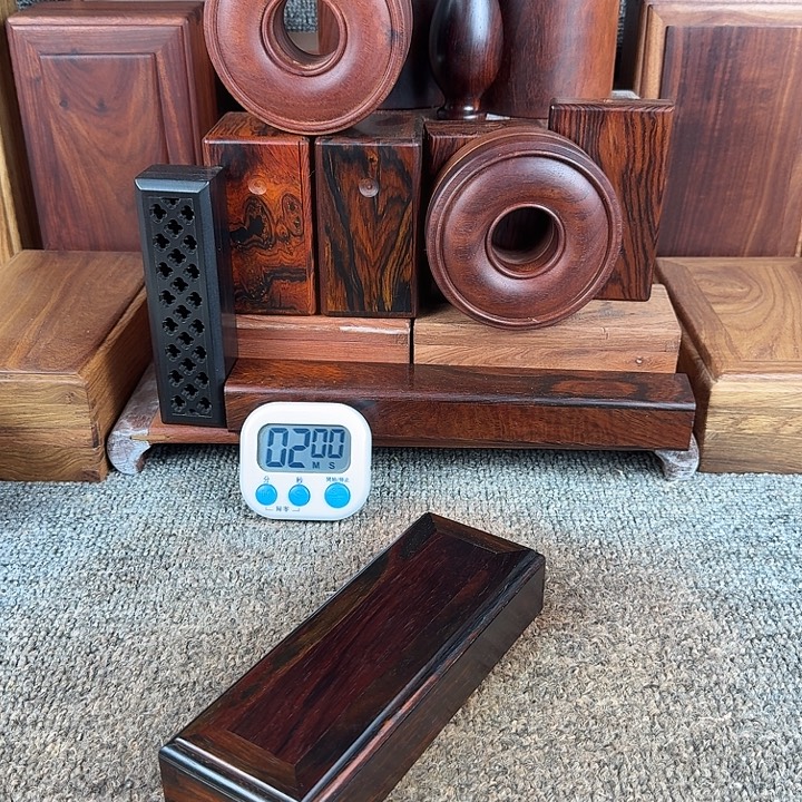 佐***罗交趾黄檀（大红酸枝）