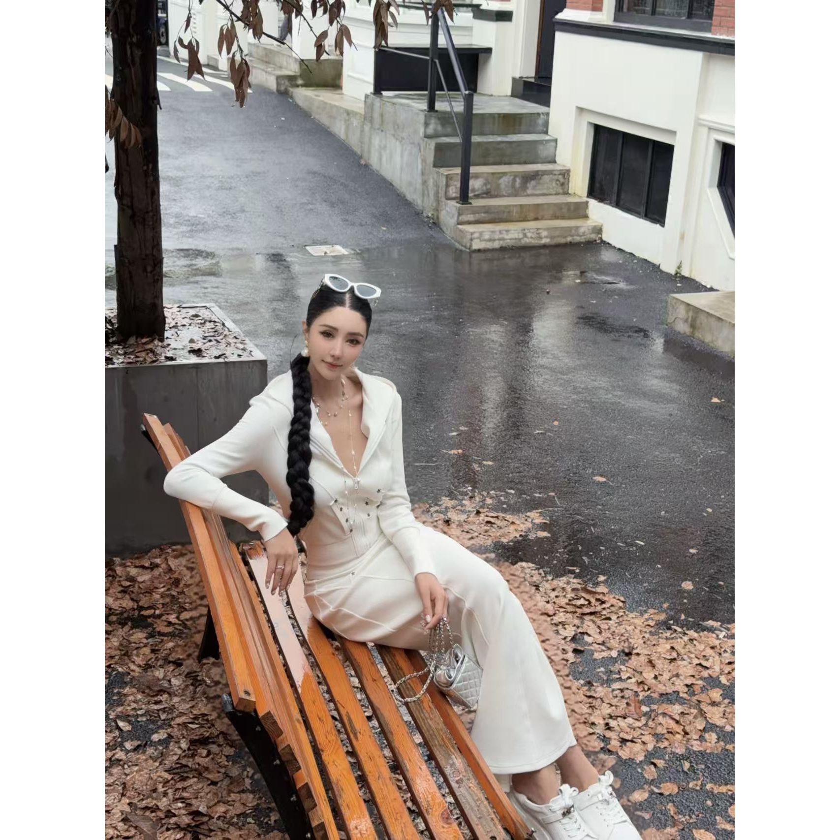 S300【窈窕淑女】黑白两色半开领拉链连帽上衣半裙套装