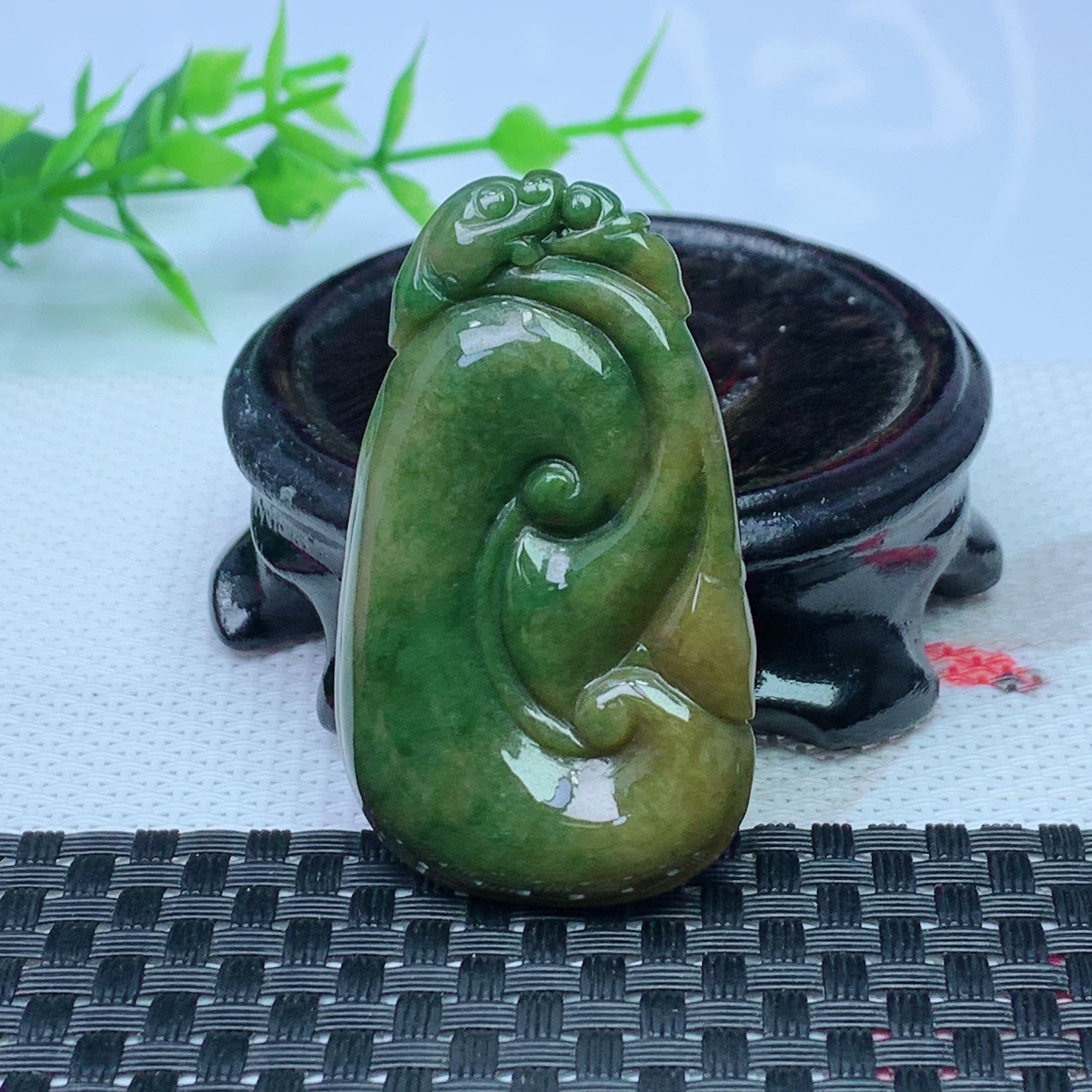 缅甸天然A货翡翠 双彩如意吊坠 尺寸；52*30*6mm