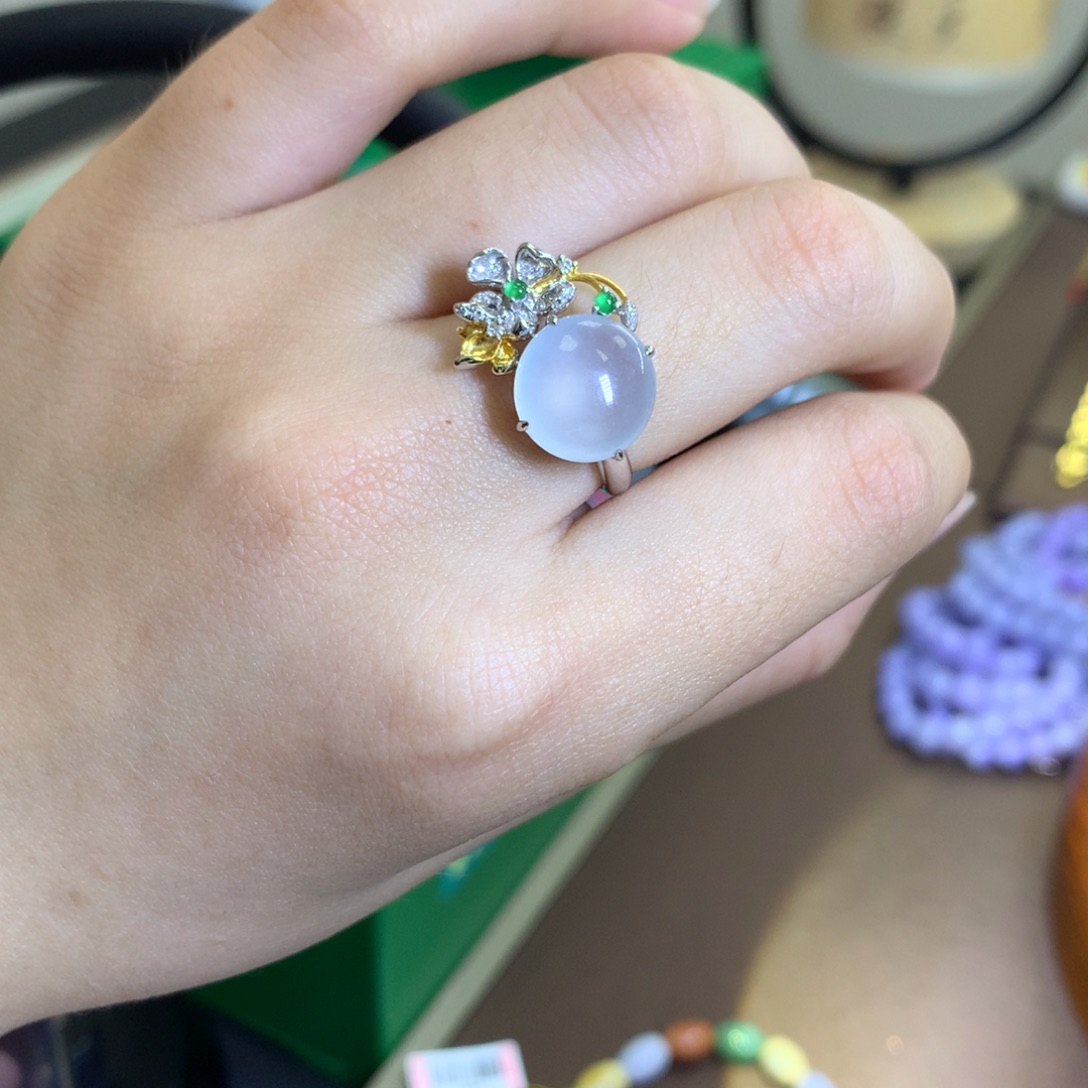 翡翠颈饰18K金镶嵌翡翠