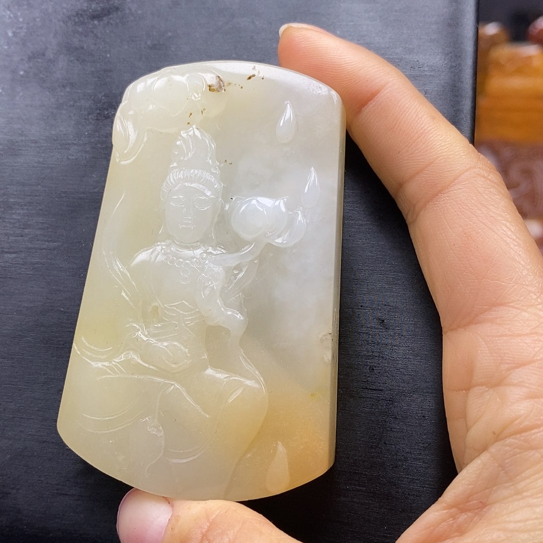 石英质玉（黄龙玉）颈饰未镶嵌