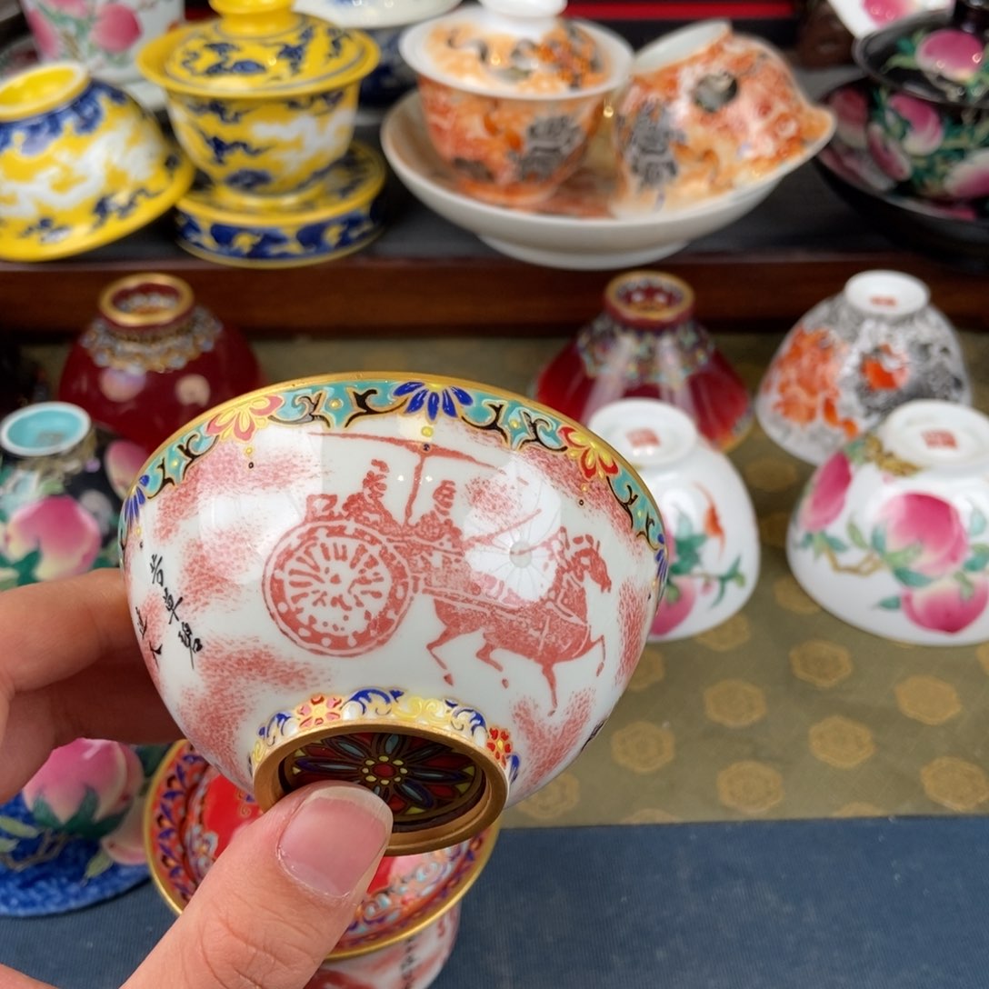 陶瓷艺术家的作品是一