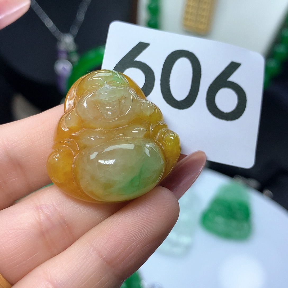 翡翠吊坠(赠链)未镶嵌