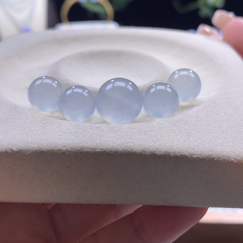 【闪购商品】翡翠颈饰未镶嵌大**.翡翠高冰蓝珠5颗