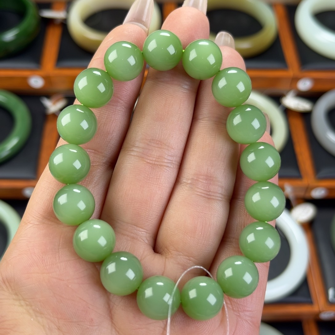 和田玉（碧玉）手链未镶嵌12粉绿无结构